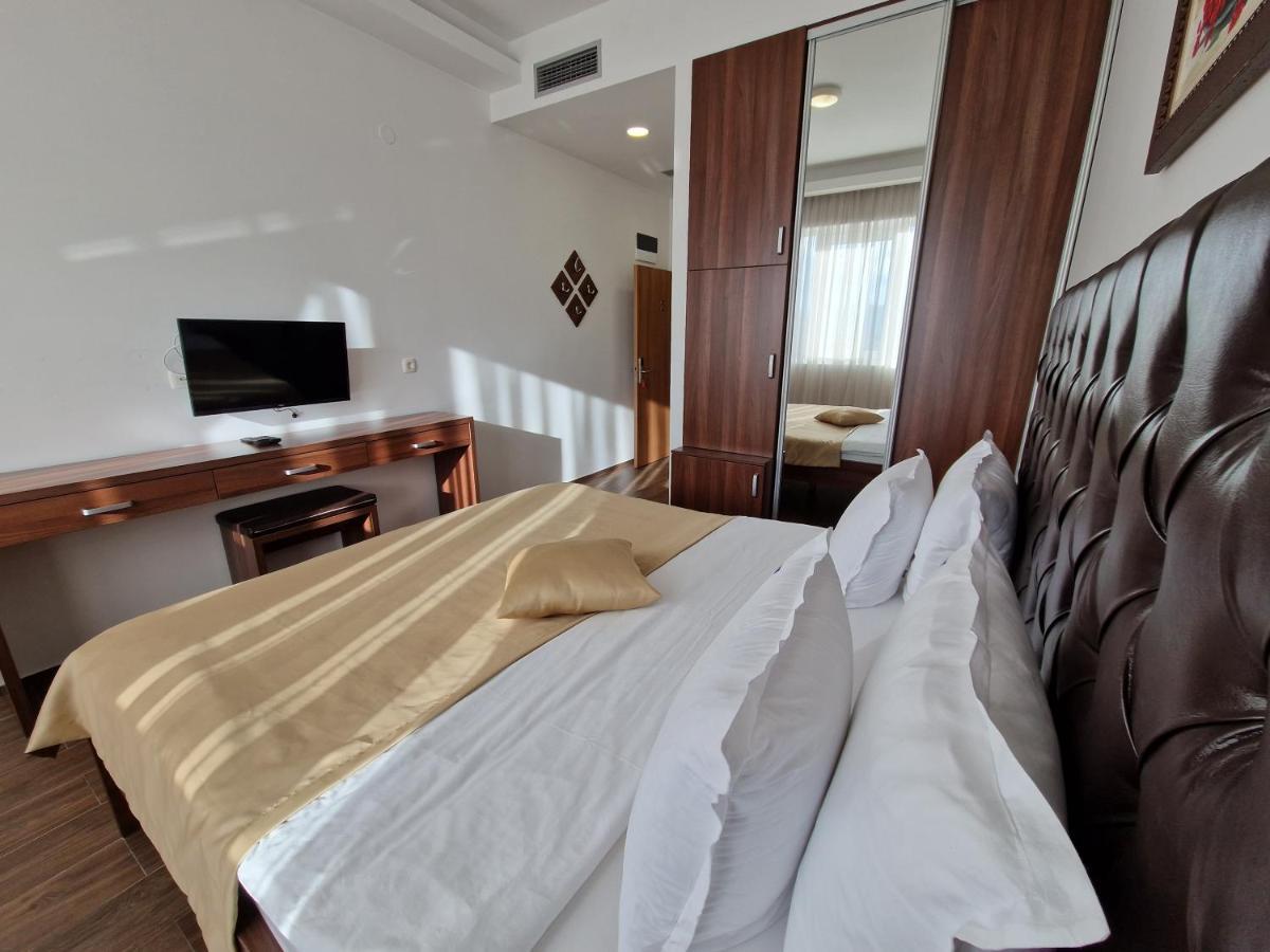 Motel Celebic Mitrovici  Eksteriør billede