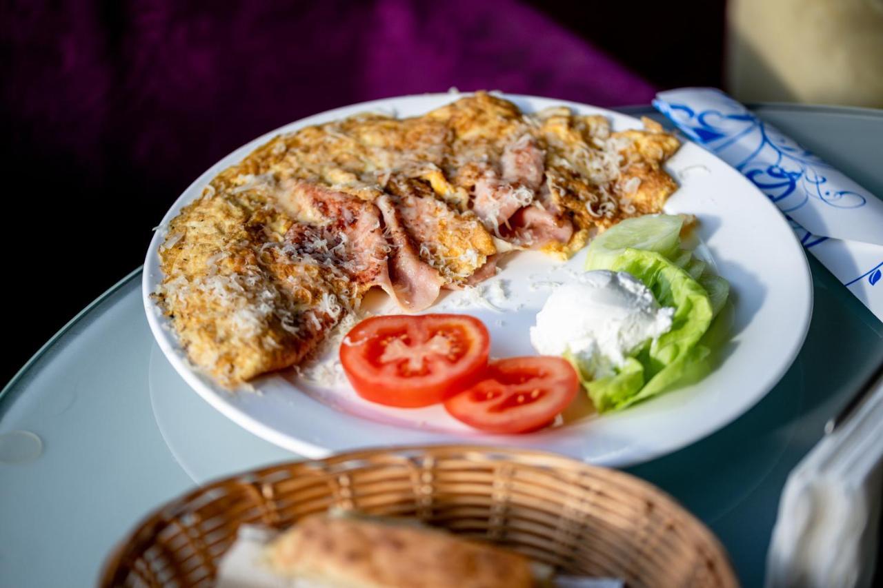 Motel Celebic Mitrovici  Eksteriør billede
