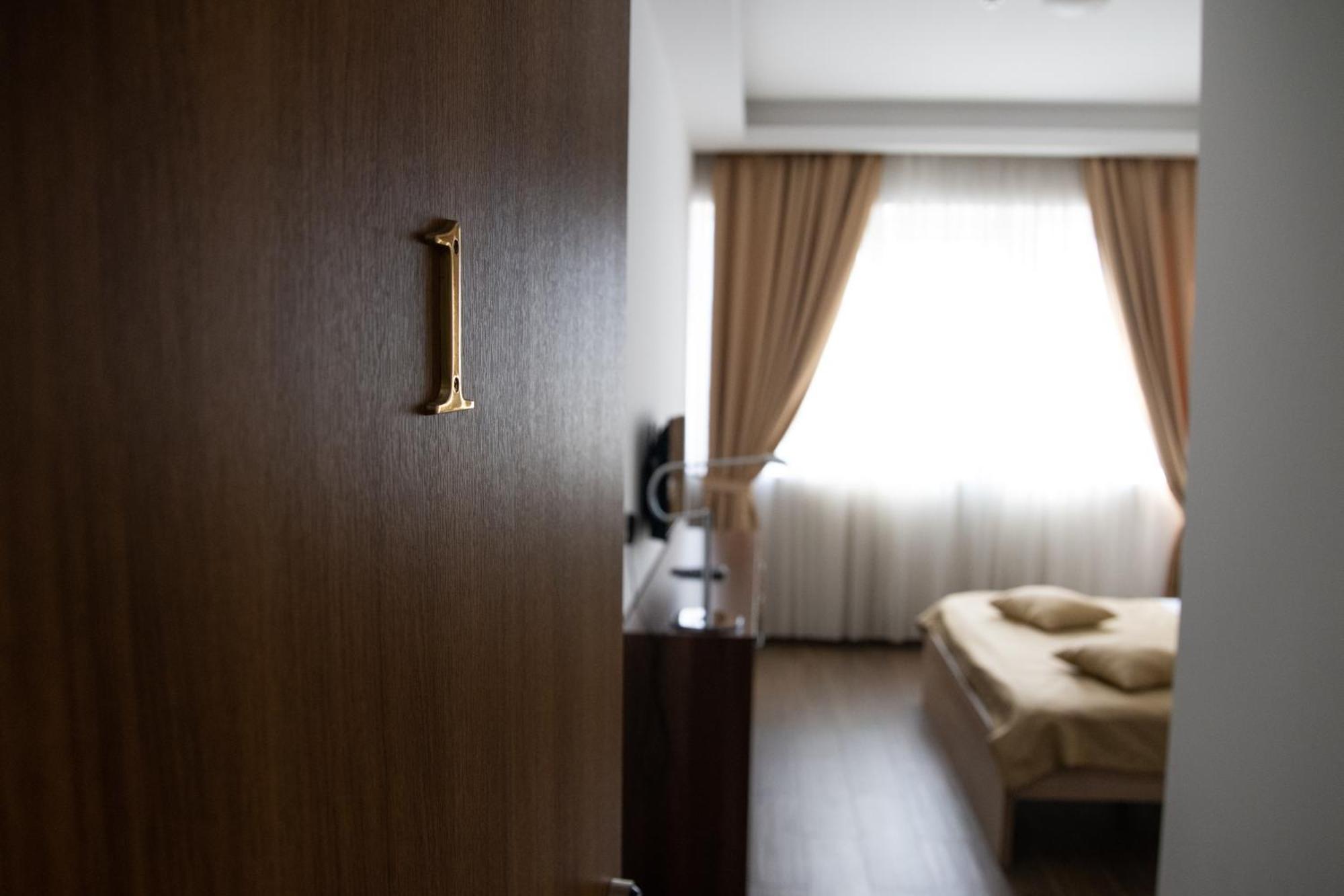 Motel Celebic Mitrovici  Eksteriør billede